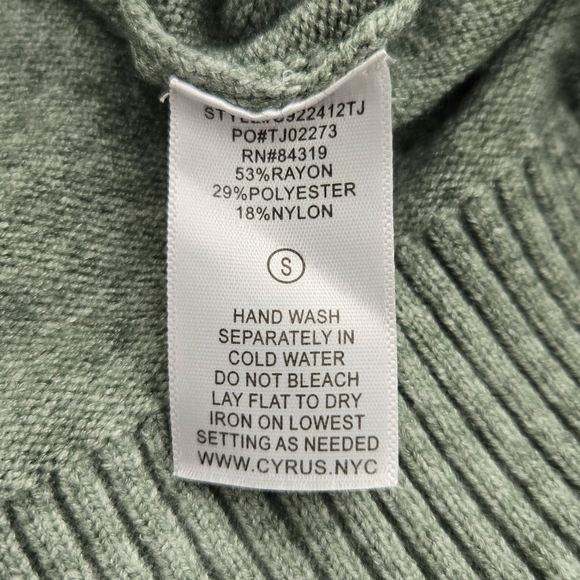 Cyrus short sleeve soft sweater V-neckline Size Small. New without tags. - Picture 6 of 7